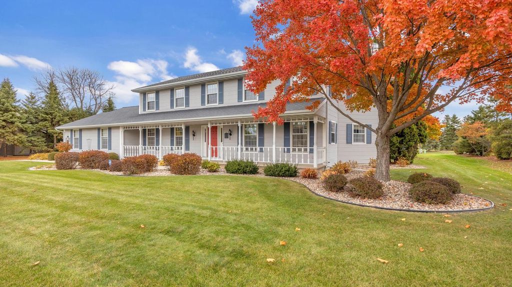 Photo of 909 Country Club LANE, Fond Du Lac, WI 54935 (MLS # 1945401)