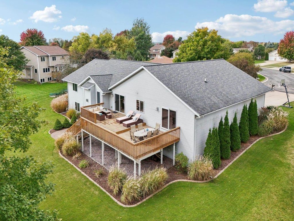 Photo of 919 Lochmoore DRIVE, Waunakee, WI 53597 (MLS # 2012535)