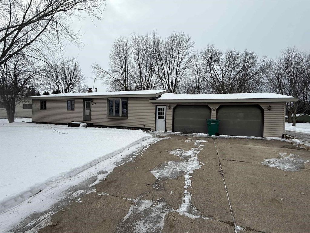 Photo of 217 N Franklin STREET, Stetsonville, WI 54480 (MLS # 22600177)