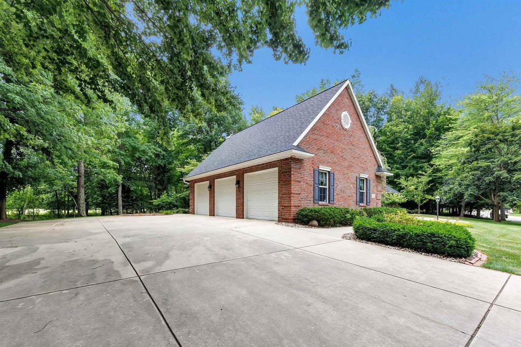 Photo of 1071 Thornberry Creek DRIVE, Hobart, WI 54155 (MLS # 50329699)