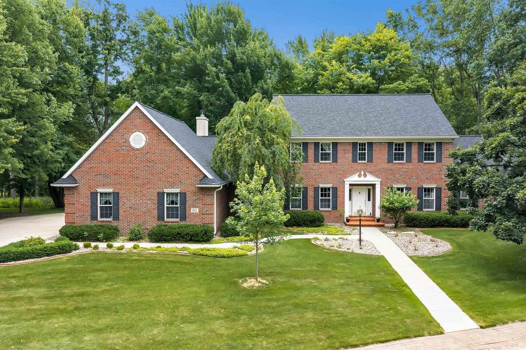 Photo of 1071 Thornberry Creek DRIVE, Hobart, WI 54155 (MLS # 50329699)
