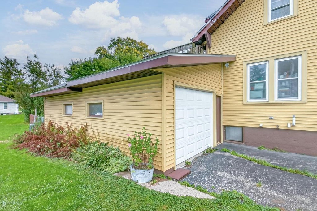 Photo of 305 Union STREET, Watertown, WI 53098 (MLS # 2034266)