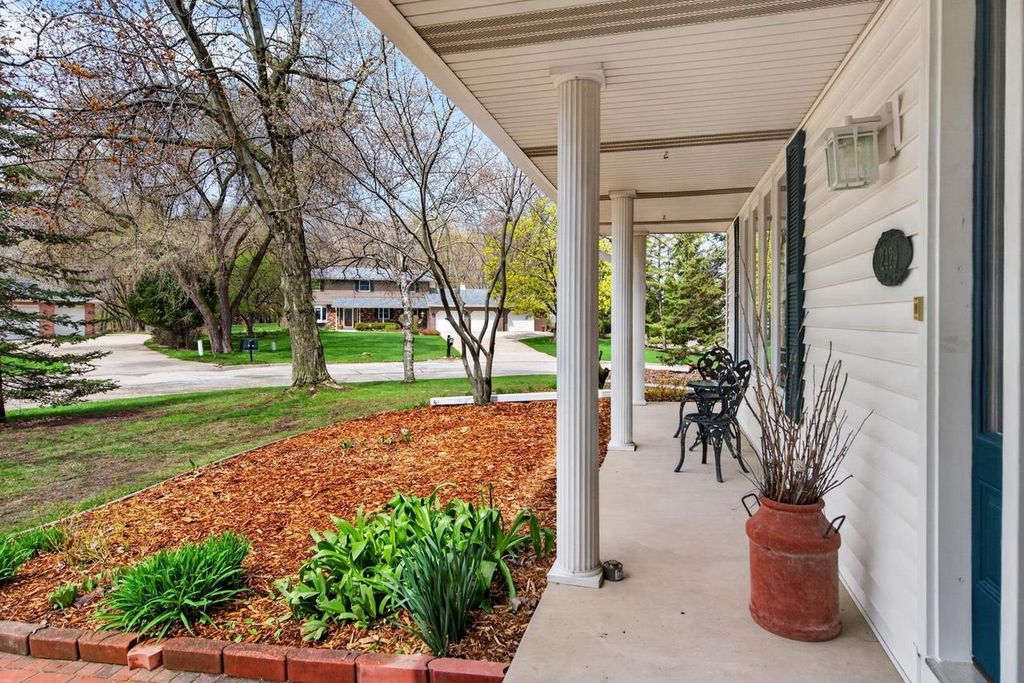 Photo of 2429 Morning Star TRAIL, Green Bay, WI 54302 (MLS # 50324802)