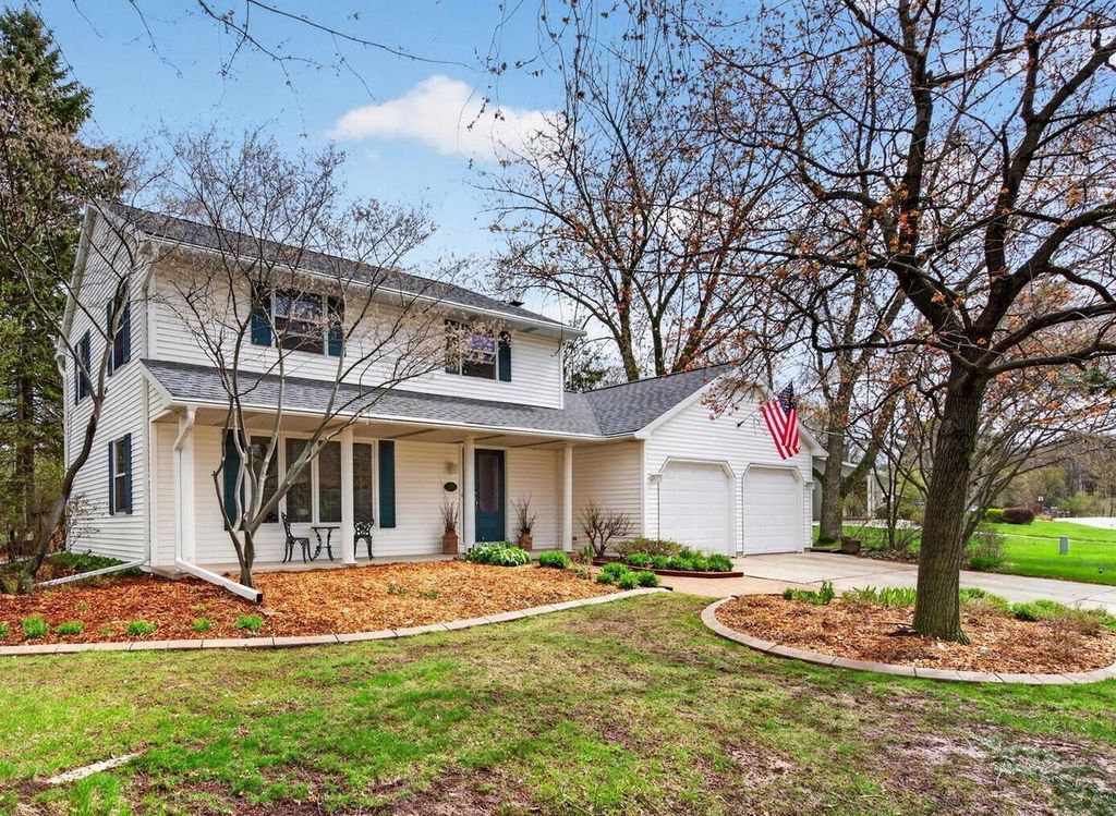 Photo of 2429 Morning Star TRAIL, Green Bay, WI 54302 (MLS # 50324802)