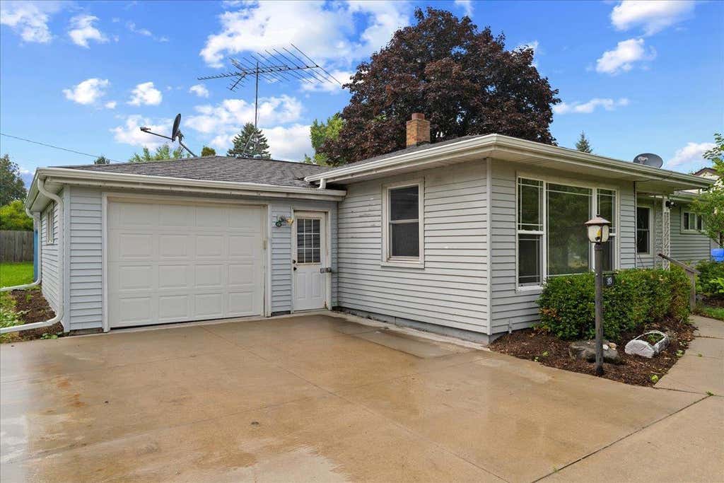 Photo of 319 Parker AVENUE, Algoma, WI 54201 (MLS # 50331008)