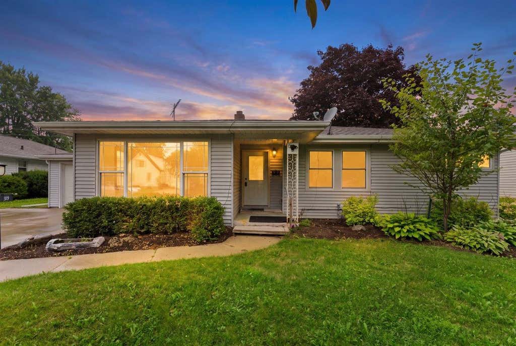 Photo of 319 Parker AVENUE, Algoma, WI 54201 (MLS # 50331008)