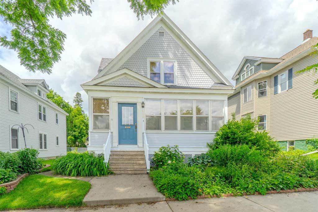 Photo of 930 Washington STREET, Wausau, WI 54403 (MLS # 22603726)