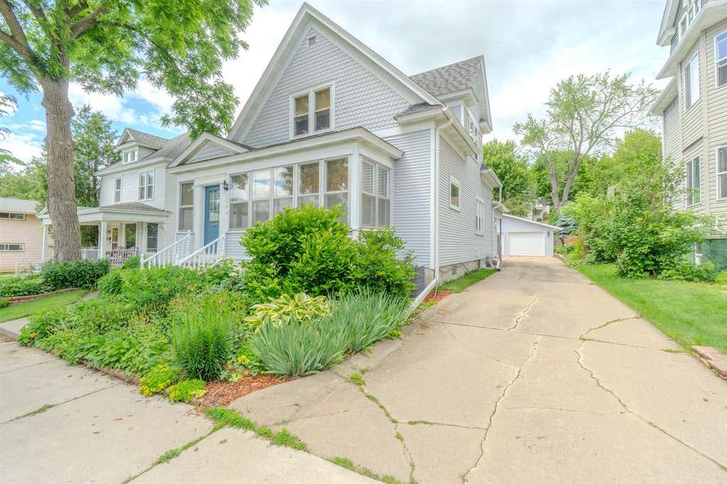 Photo of 930 Washington STREET, Wausau, WI 54403 (MLS # 22603726)