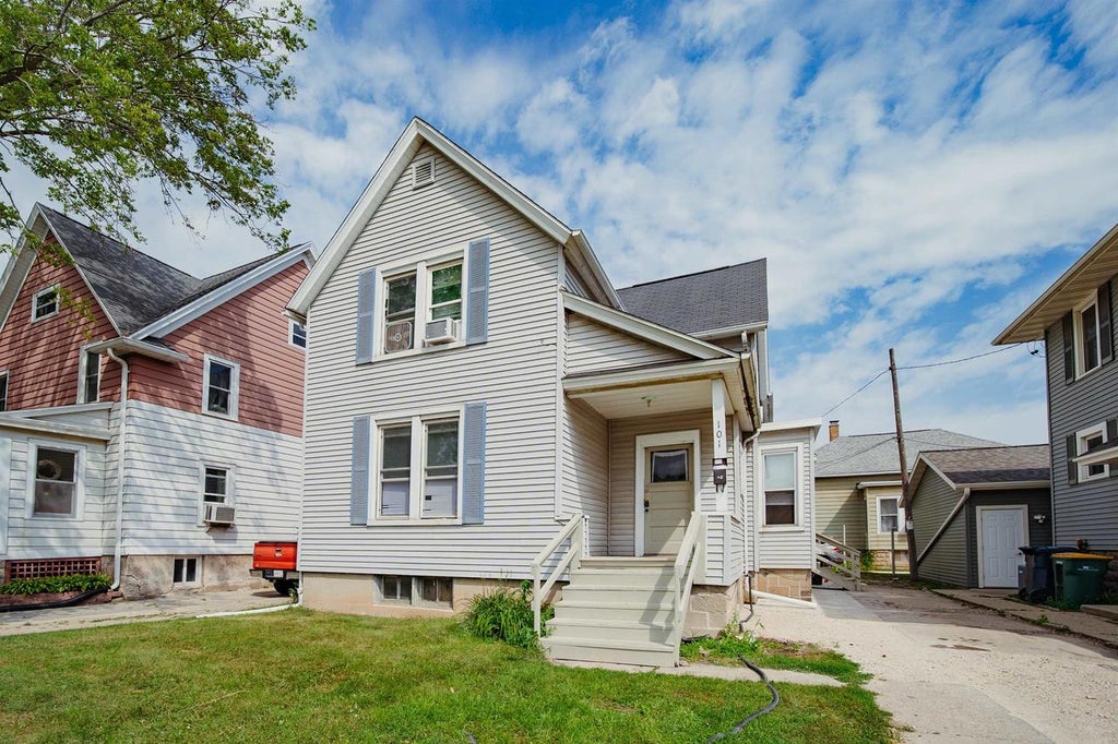 Photo of 101 W Arndt STREET, Fond Du Lac, WI 54935 (MLS # 50331374)