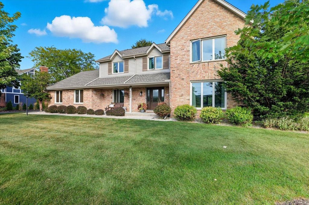 Photo of 4253 Lake Meadow DRIVE, Wind Point, WI 53402 (MLS # 1934946)