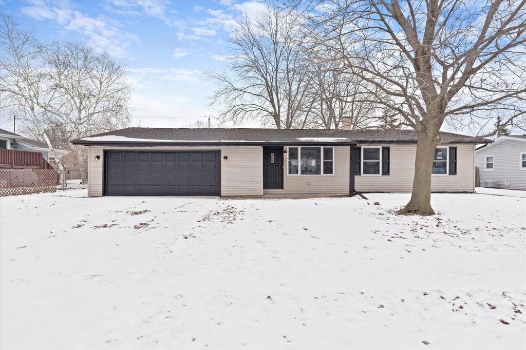 Photo of 2031 Terry LANE, De Pere, WI 54115 (MLS # 1949278)