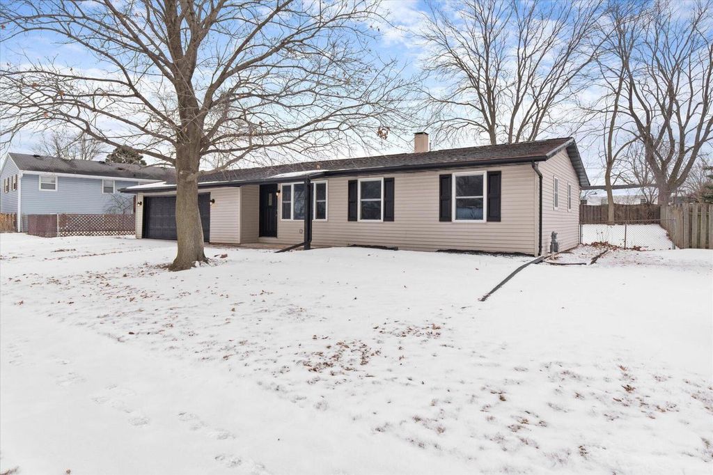 Photo of 2031 Terry LANE, De Pere, WI 54115 (MLS # 1949278)