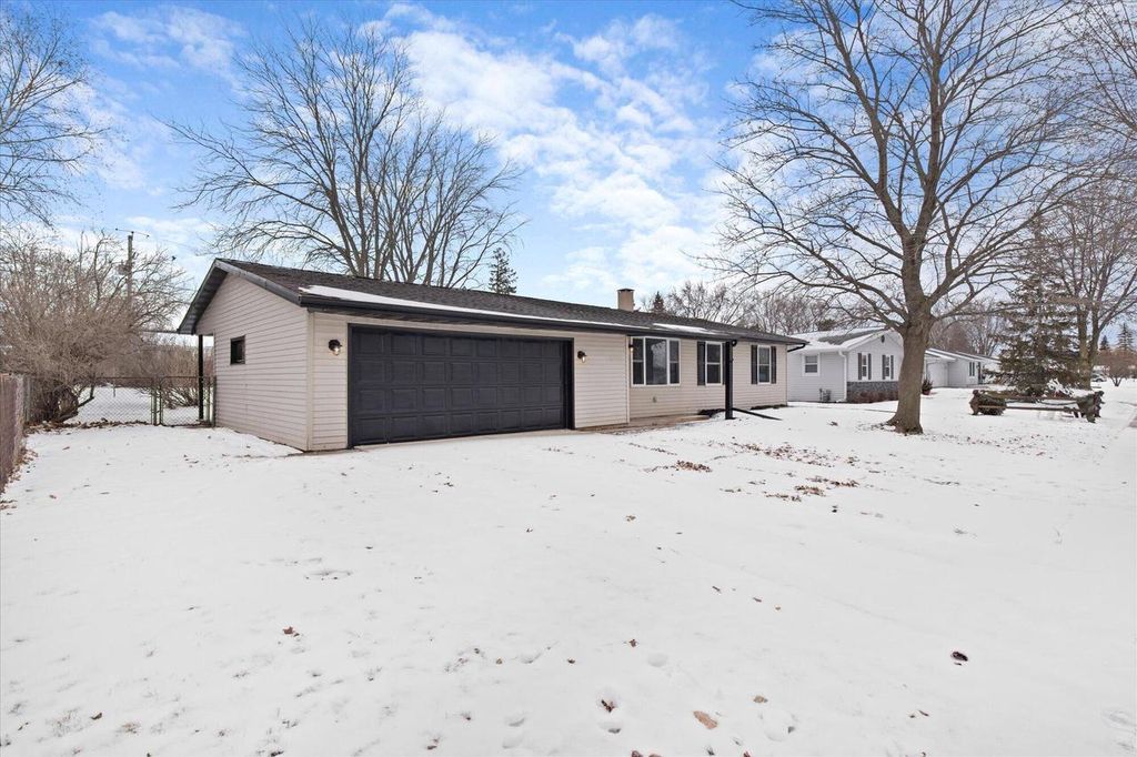 Photo of 2031 Terry LANE, De Pere, WI 54115 (MLS # 1949278)