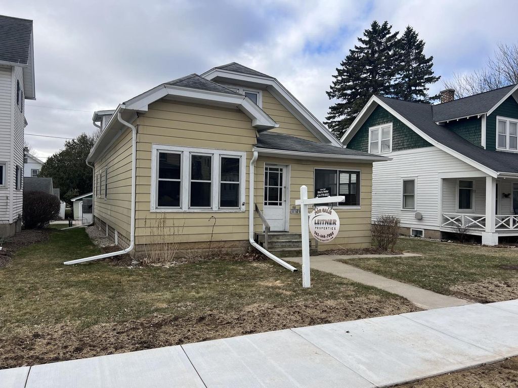 Photo of 151 Edgewood LANE, West Bend, WI 53095 (MLS # 1955555)