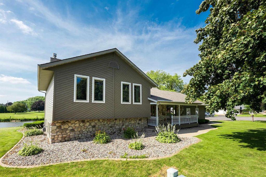 Photo of 3129 Honey Creek COURT, Oshkosh, WI 54904 (MLS # 50322412)