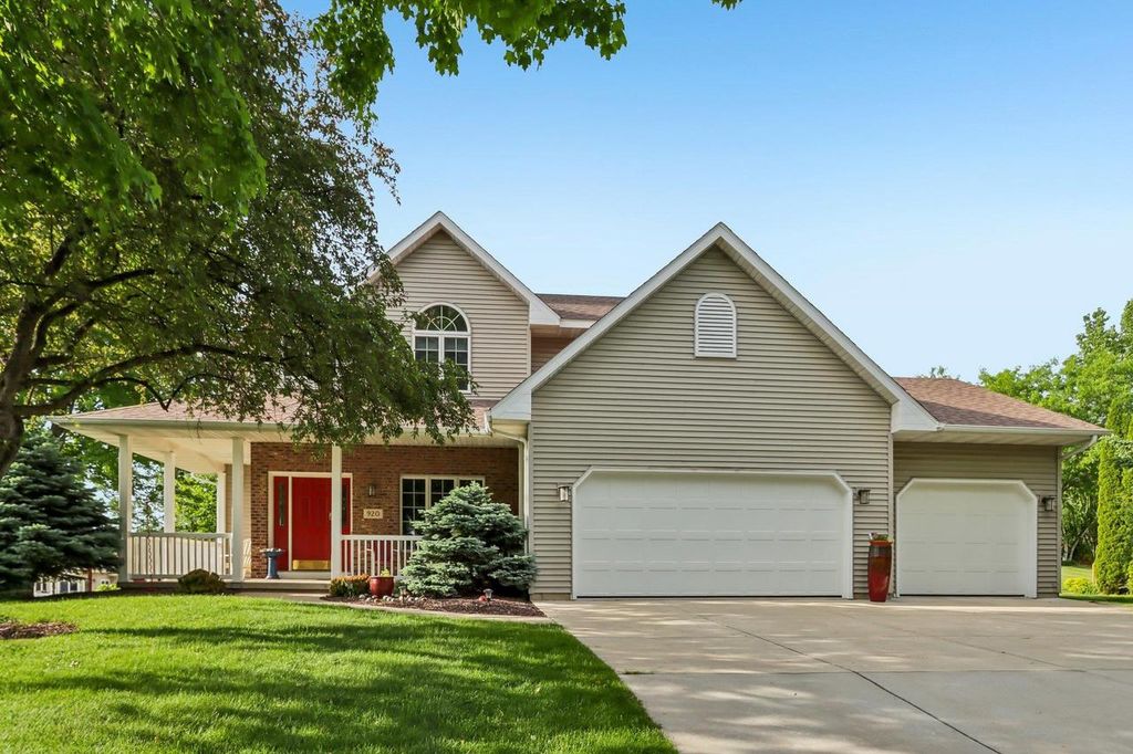 Photo of 920 Lexington WAY, Waunakee, WI 53597 (MLS # 2023303)