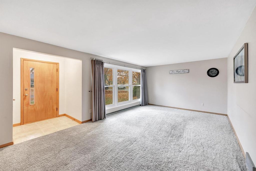 Photo of 1549 Foeller DRIVE, Green Bay, WI 54302 (MLS # 50318449)