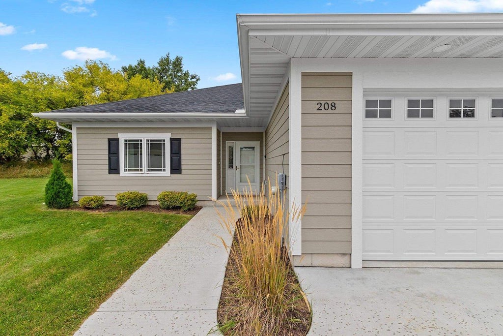 Photo of 208 Mallard WAY, Marinette, WI 54143 (MLS # 50332984)