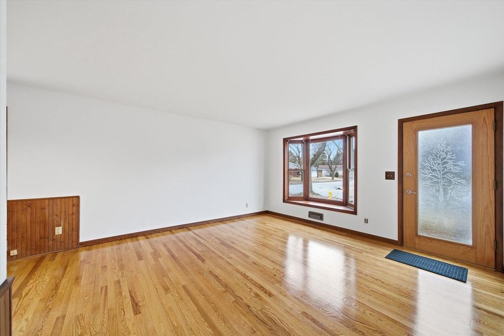 Photo of W60N761 Jefferson AVENUE, Cedarburg, WI 53012 (MLS # 1953479)