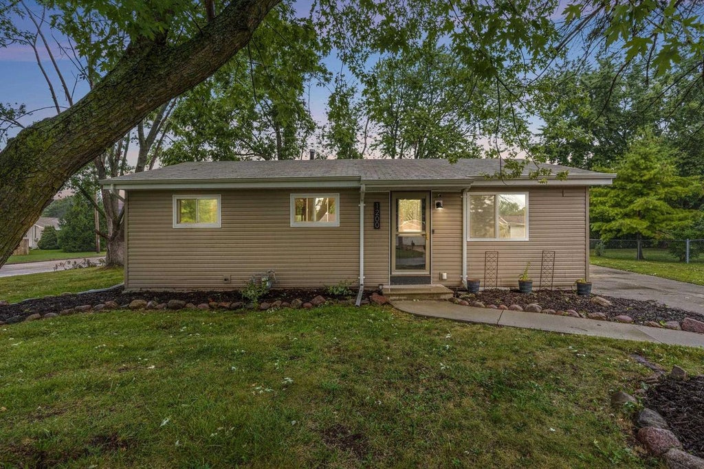 Photo of 1200 Fieldcrest DRIVE, Menasha, WI 54952 (MLS # 50332422)