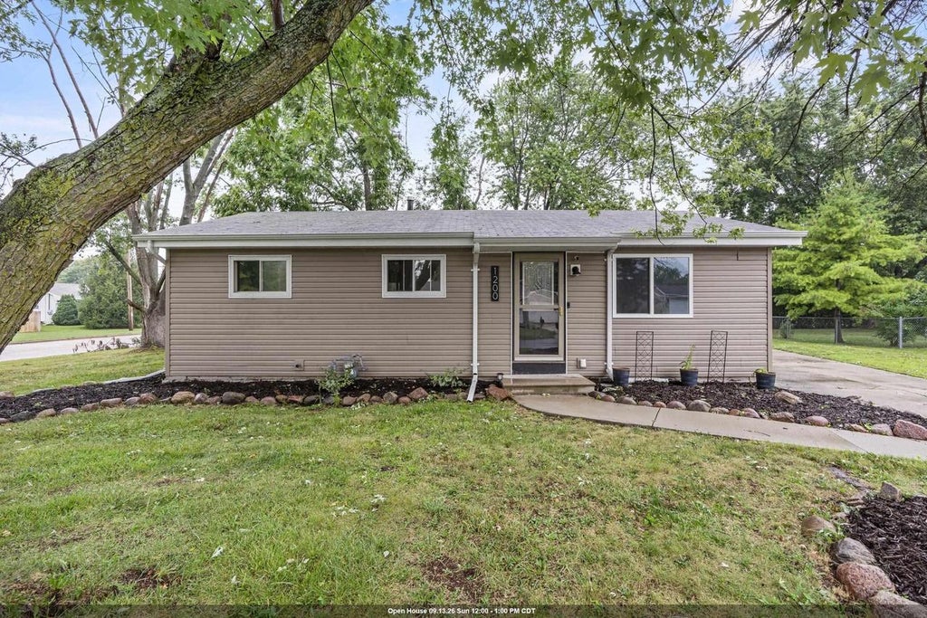 Photo of 1200 Fieldcrest DRIVE, Menasha, WI 54952 (MLS # 50332422)