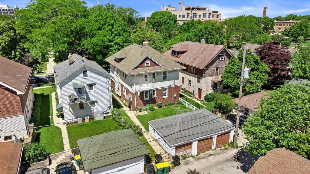 Photo of 3932 N Maryland AVENUE #3934, Milwaukee, WI 53211 (MLS # 1967299)