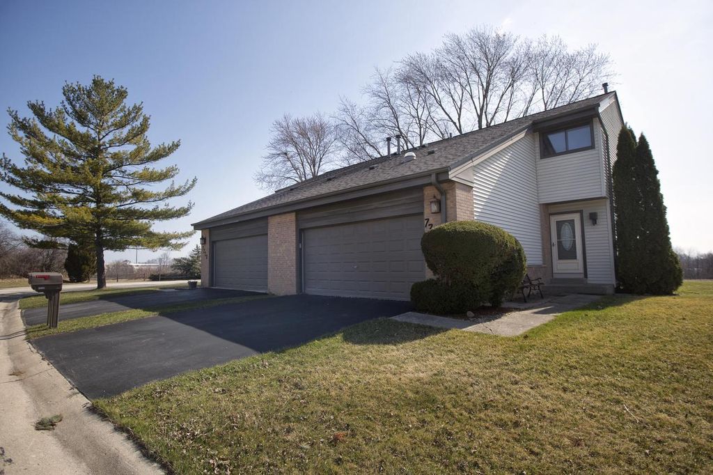 Photo of 7222 S Delaine DRIVE, Oak Creek, WI 53154 (MLS # 1956106)