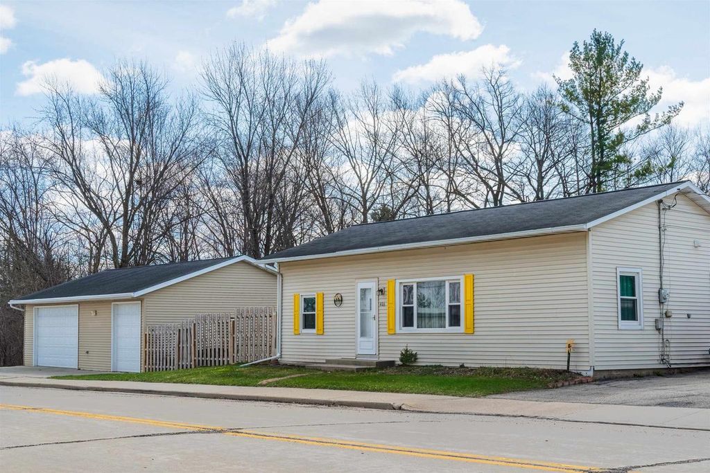 Photo of 406 E Main STREET, Gillett, WI 54124 (MLS # 50321567)