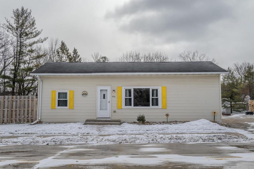 Photo of 406 E Main STREET, Gillett, WI 54124 (MLS # 50321567)