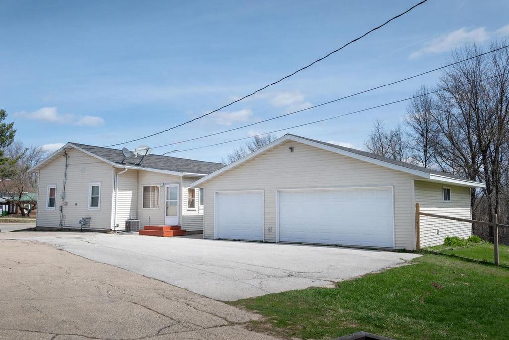 Photo of 406 E Main STREET, Gillett, WI 54124 (MLS # 50321567)