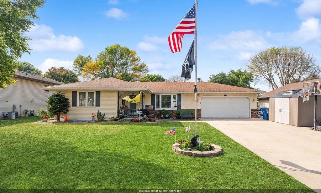 Photo of 2116 Meadow Green DRIVE, Neenah, WI 54956 (MLS # 50315625)