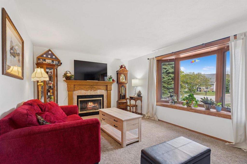 Photo of 2116 Meadow Green DRIVE, Neenah, WI 54956 (MLS # 50315625)