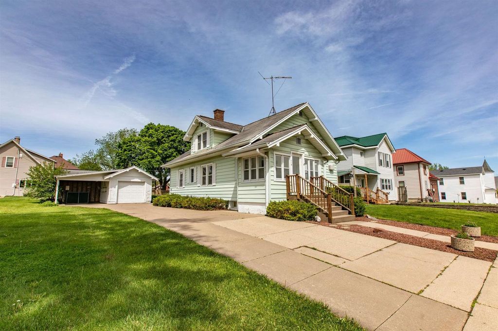 Photo of 314 S Iowa STREET, Dodgeville, WI 53533 (MLS # 2023581)