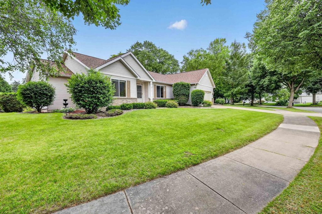 Photo of 5237 Summer Ridge DRIVE, Madison, WI 53704 (MLS # 2026985)