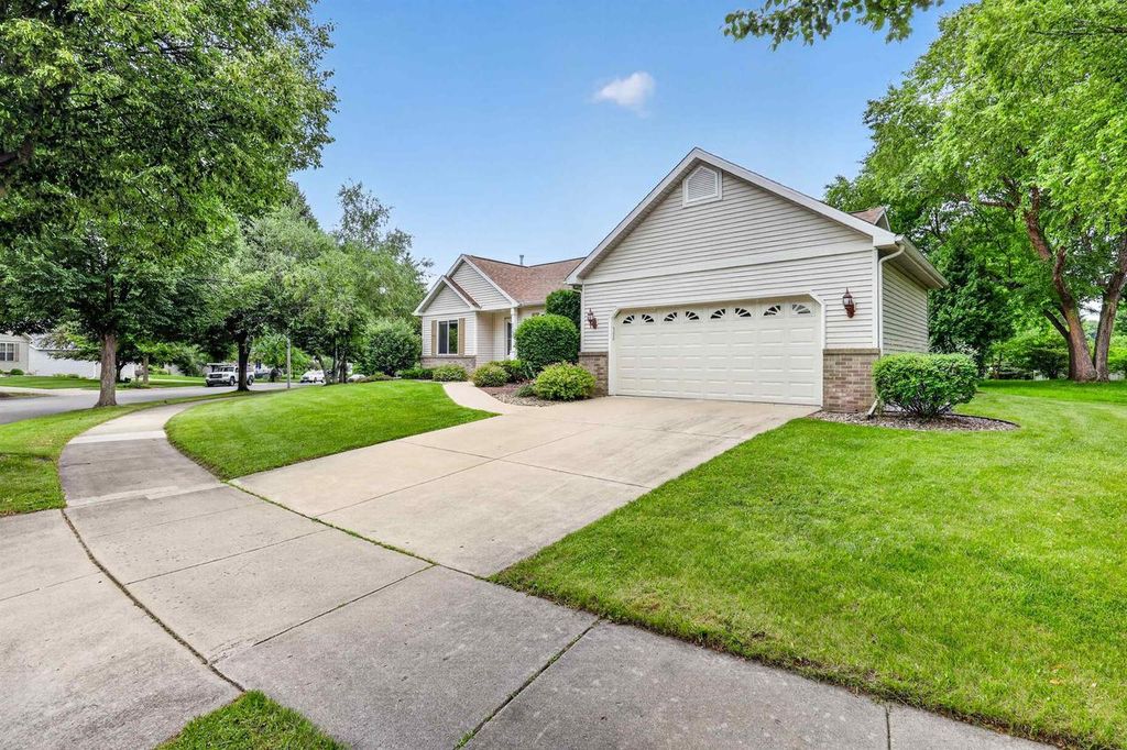 Photo of 5237 Summer Ridge DRIVE, Madison, WI 53704 (MLS # 2026985)