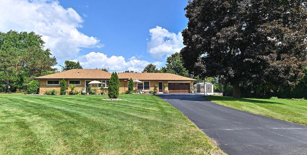 Photo of W164N4951 Lilac COURT, Menomonee Falls, WI 53051 (MLS # 1939215)