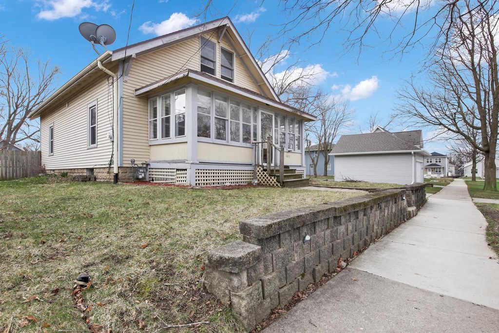 Photo of 1013 Pearl STREET, Waukesha, WI 53186 (MLS # 1955381)