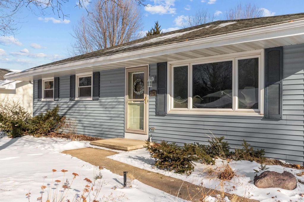 Photo of 1674 Thornton DRIVE, Oshkosh, WI 54904 (MLS # 50320430)