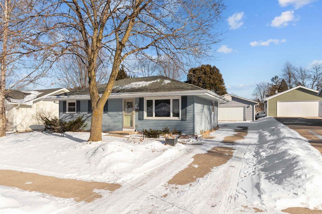 Photo of 1674 Thornton DRIVE, Oshkosh, WI 54904 (MLS # 50320430)