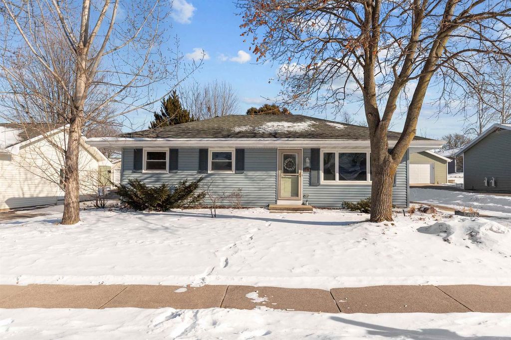 Photo of 1674 Thornton DRIVE, Oshkosh, WI 54904 (MLS # 50320430)