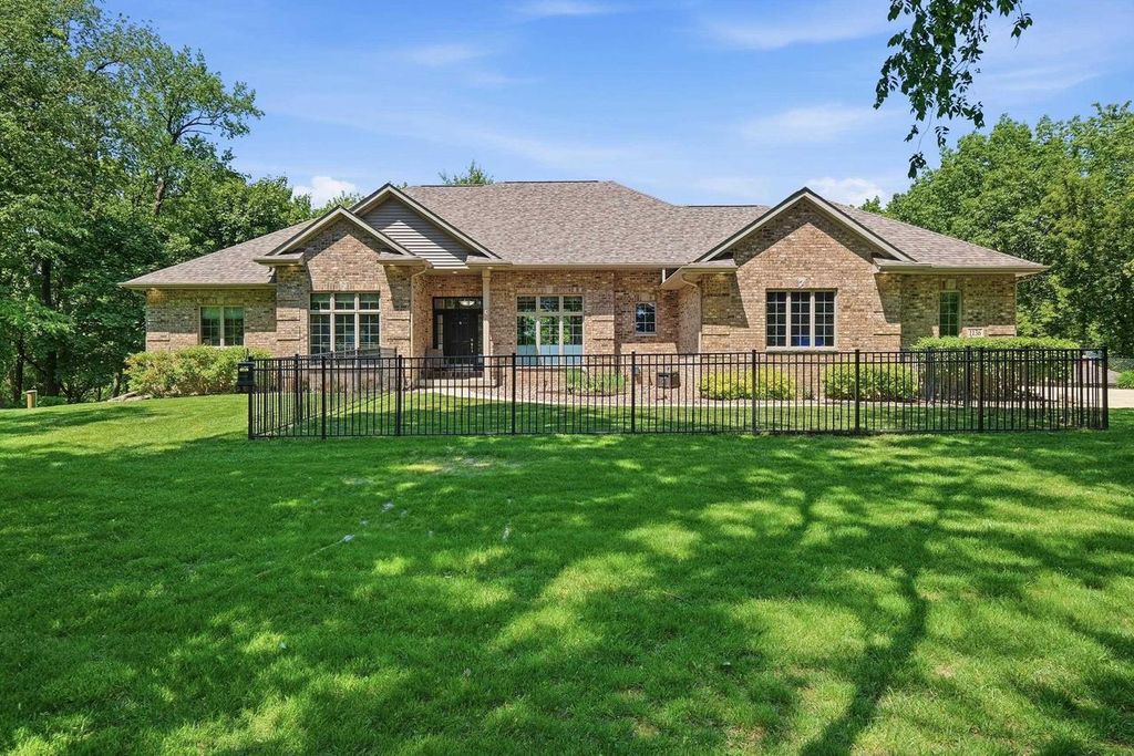 Photo of 1136 Black Oak TRAIL, Deerfield, WI 53531 (MLS # 2022966)