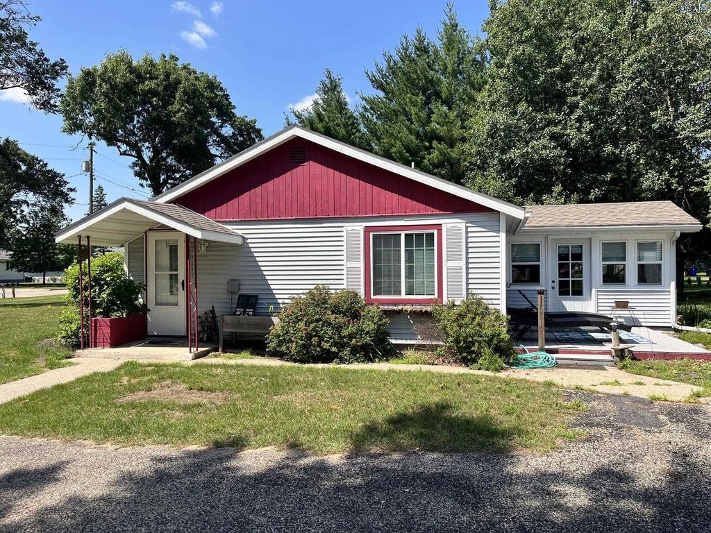 Photo of 212 N Linden STREET, Adams, WI 53910 (MLS # 2027869)
