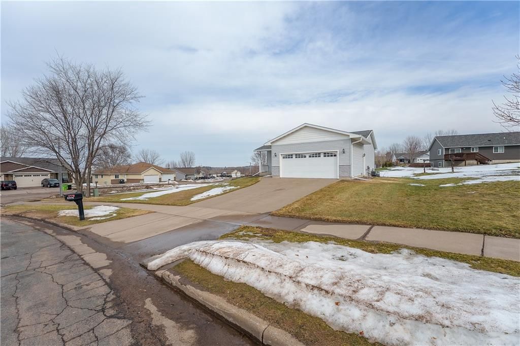 Photo of 3235 West Ridge DRIVE, Eau Claire, WI 54703 (MLS # 1598503)