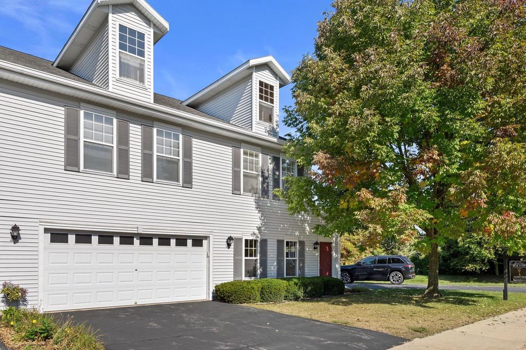 Photo of 1210 Woodbury COMMON #C, Waukesha, WI 53189 (MLS # 1937405)
