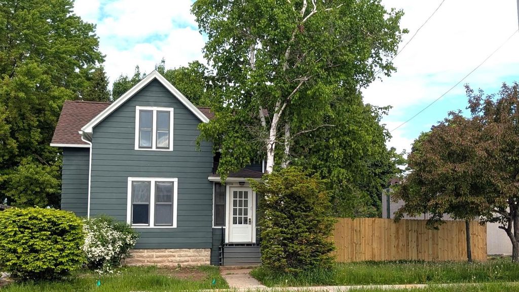 Photo of 2316 Oregon STREET, Oshkosh, WI 54902 (MLS # 50323007)