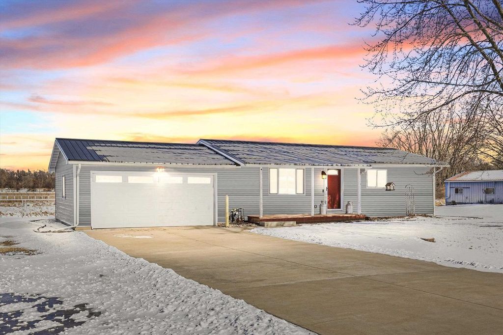 Photo of 744 Twin Harbor DRIVE, Winneconne, WI 54986 (MLS # 50321576)