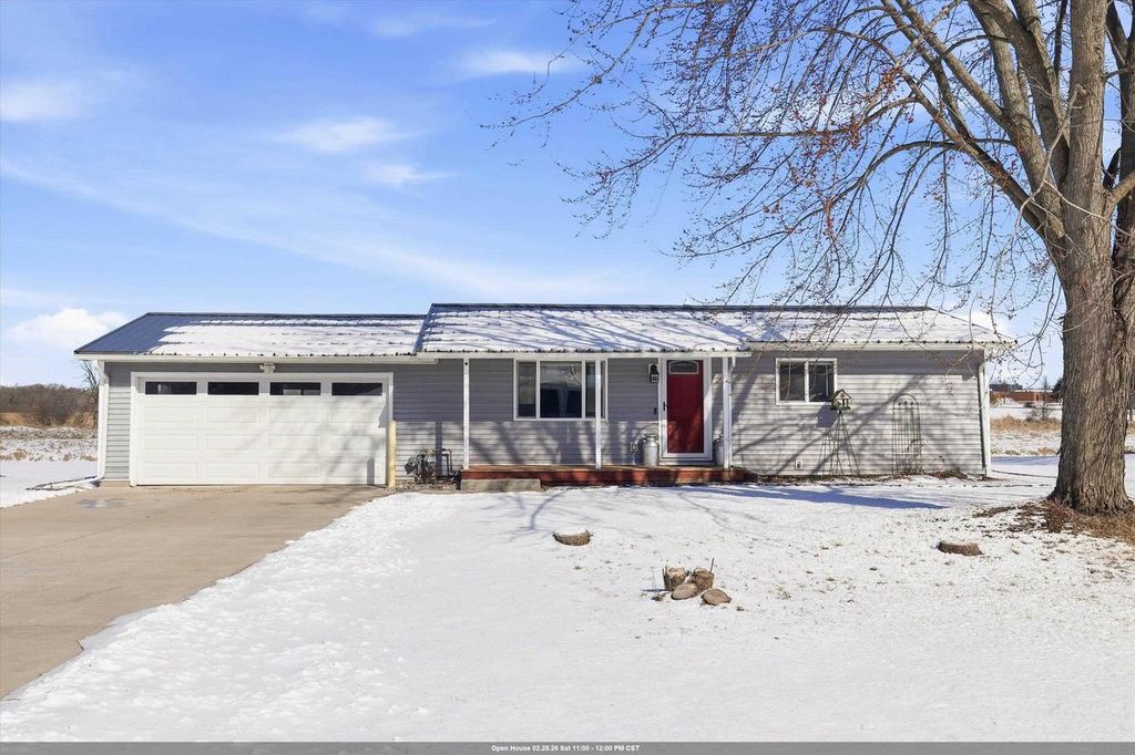 Photo of 744 Twin Harbor DRIVE, Winneconne, WI 54986 (MLS # 50321576)