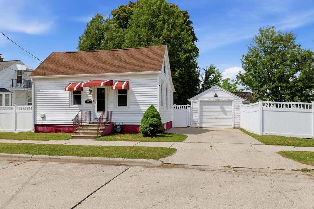 Photo of 2104 11th STREET, Two Rivers, WI 54241 (MLS # 1968960)