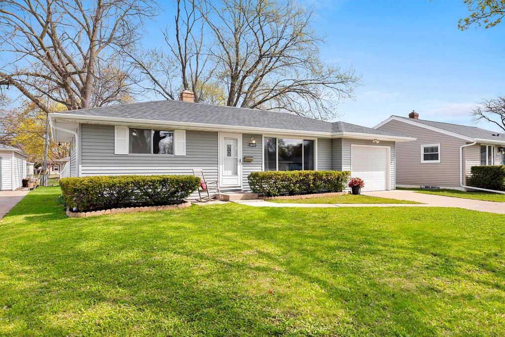 Photo of 1419 Spence STREET, Green Bay, WI 54303 (MLS # 50324398)