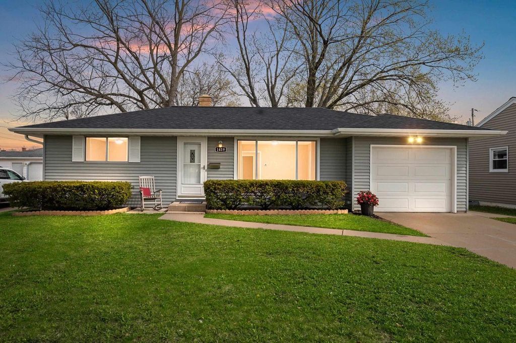 Photo of 1419 Spence STREET, Green Bay, WI 54303 (MLS # 50324398)